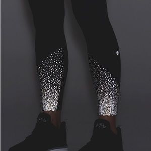 Lululemon Tight stuff Polkadot Reflective bottom yoga leggings
